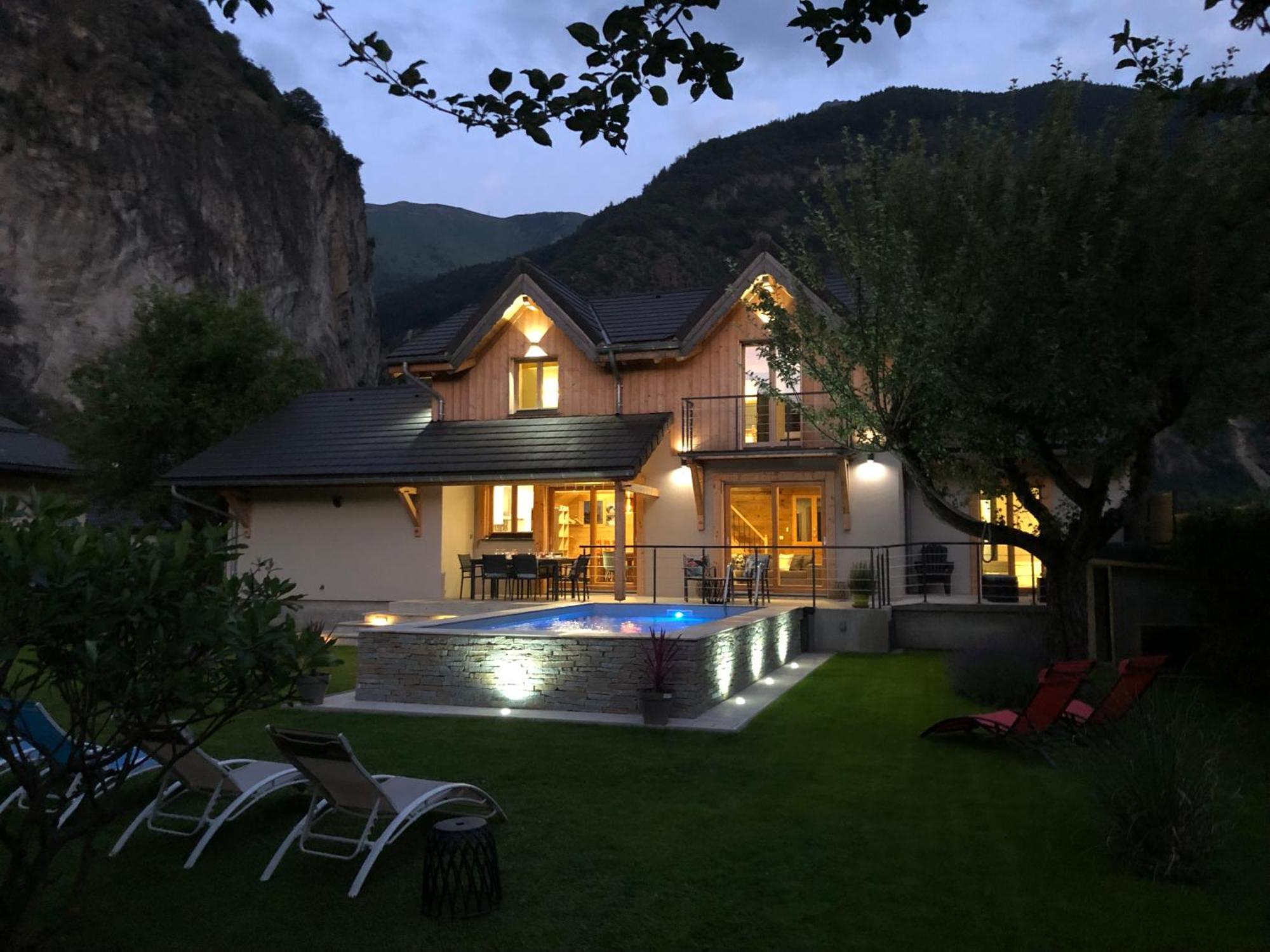 Chalet Barbara With Swimming Pool In The Heart Of Oisans Le Bourg-dʼOisans Εξωτερικό φωτογραφία